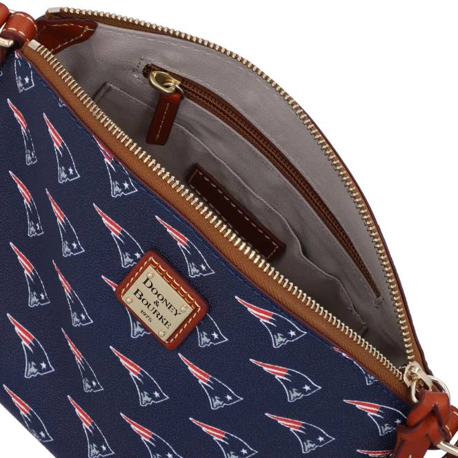 аксесоари Patriots Jersey dooney & bourke signature suki crossbody със средна китка Жени T8TH2154